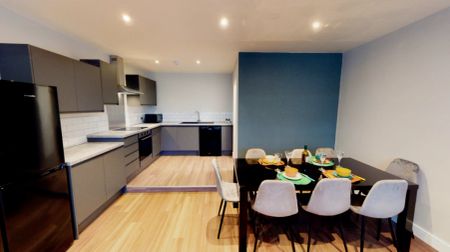 8 bedrooms 1 bathroom - Photo 2