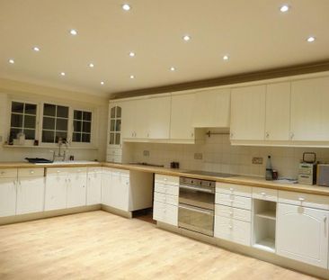 3 bedroom terraced house to rent - Photo 5