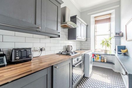 3 bedroom flat to rent - Photo 5