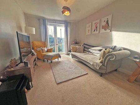 Sheard Court, Shaw, OL2 - Photo 3