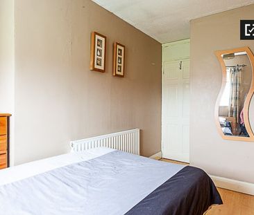 Room for rent in 3-bedroom house in Tymon North, Dublin - Photo 5