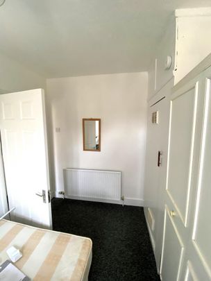 4 bedroom semi-detached house to rent - Photo 1