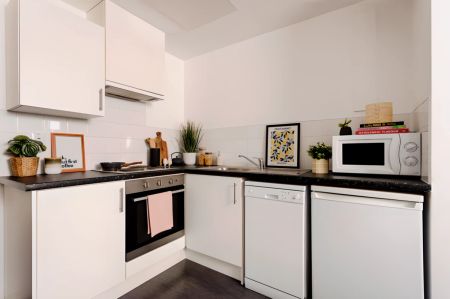 Large Studio - Photo 4