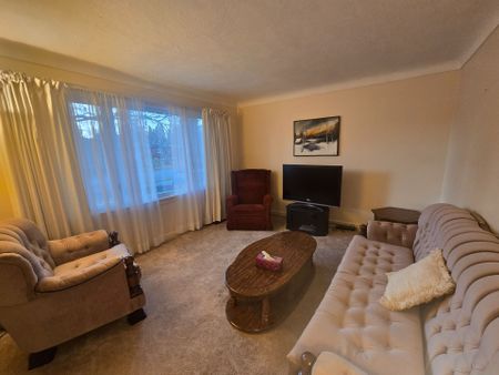 For Lease - 1 Joan Street, Meadowlands - Crestview and Area, Ontario - Photo 4