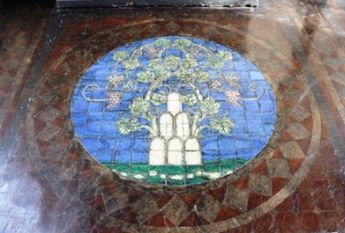 Attic-Spagna: 250mq. Duplex Penthouse located in 15th century Historical Building. Large double living room with fireplace, study, 3 bedrooms, 3 baths, spectauclar entertaining room with 360° views of antique Rome, rooftops and Cupoa’s. Ref #120