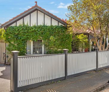 10 Ashe Grove, Toorak VIC 3142 - House For Rent | Domain - Photo 2
