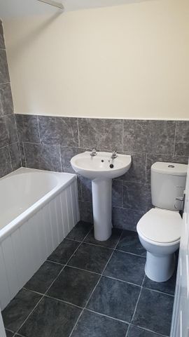 2 bedroom semi-detached house to rent - Photo 4