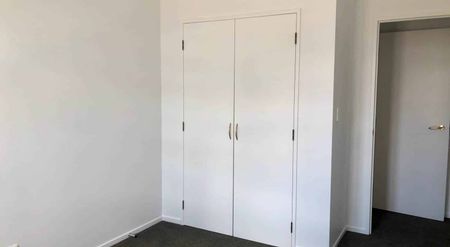 Spacious City Apartment - Photo 2