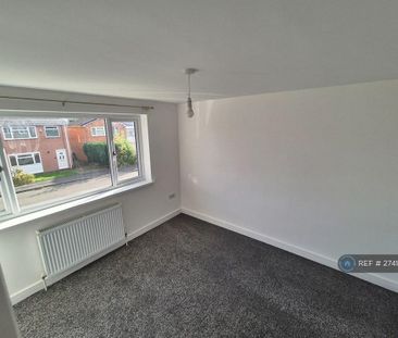 3 bedroom semi-detached house to rent - Photo 5