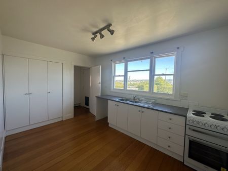 Feel at home, Living Here! - Photo 2