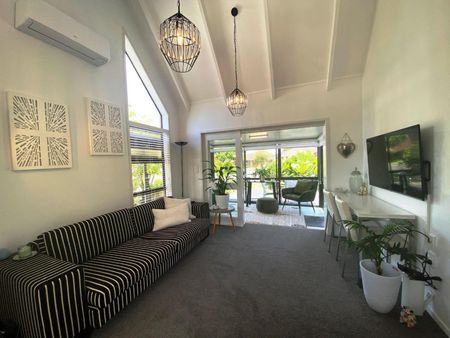 Relaxed coastal living in a quiet cul-de-sac - Photo 2