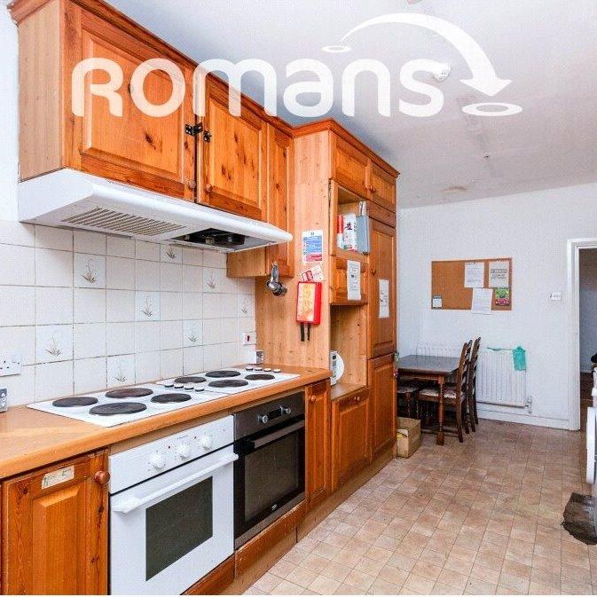 1 bedroom in a house share to rent - Photo 1