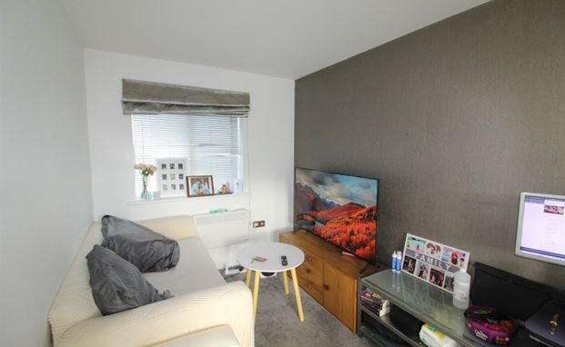 Swarcliffe Approach, LS14 - Photo 1