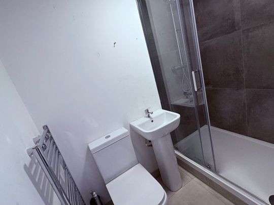 Flat 2, 21 Silver Street - Photo 1