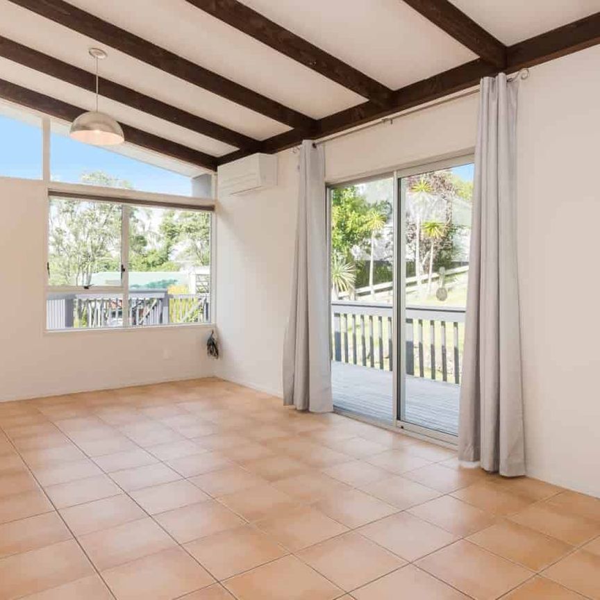 3 Bedroom in Double Westlake Zone! - Photo 1