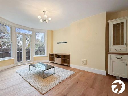 2 bedroom maisonette to rent - Photo 5