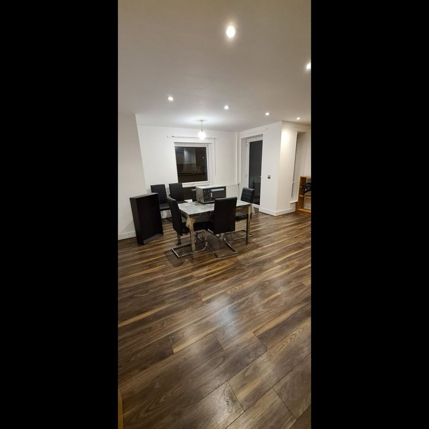 2 Bed Flat, Serenity Close, HA2 - Photo 1