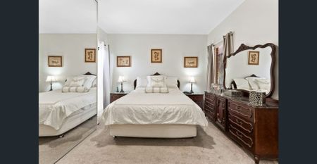 Stylish & Spacious Home in a Family-Friendly Neighbourhood - Photo 4