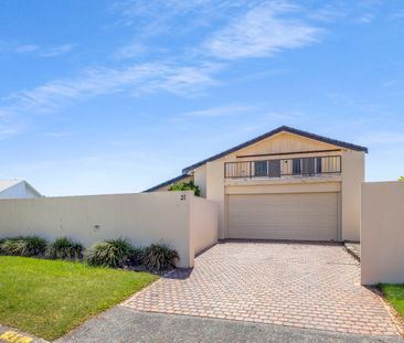 21 Conifer Crescent, Broadbeach Waters QLD 4218 - House For Rent | ... - Photo 4