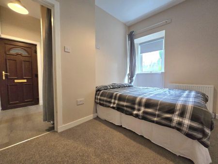 1 bedroom ground floor flat to rent - Photo 2