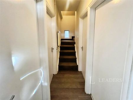 3 bedroom bungalow to rent Roman Road, Luton, Bedfordshire, LU4 - Photo 2