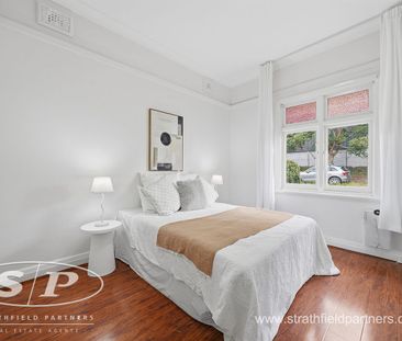 Gorgeous Family Home in Coveted Pocket of Homebush West - Photo 6