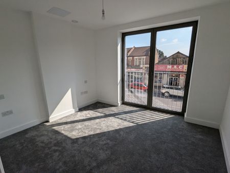 2 Bed Flat, Oto Tower, IG3 - Photo 4