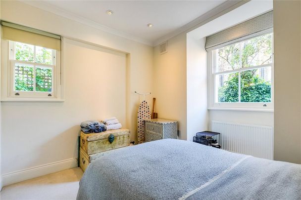 2 bedroom flat in Notting Hill - Photo 1