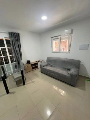 Apartamento de alquiler en Calle Fuente Nueva, Centro - Sagrario - Photo 1