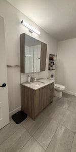 ✨ 3 ½ moderne, dernier étage, très lumineux – Wi-Fi & stationnement intérieur inclus ! - Photo 3