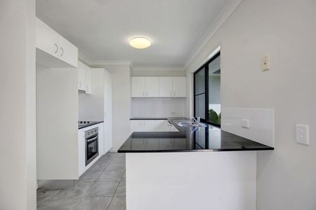 Family Home, Easy Walk to the Beach: AVAILABLE NOW - Photo 4