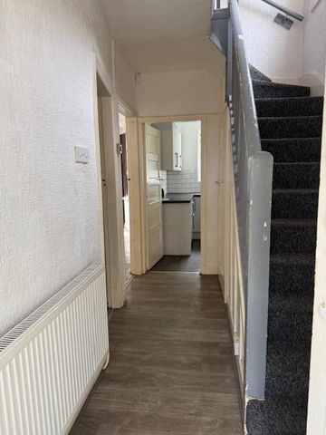 3 bedroom semi-detached house to rent - Photo 5