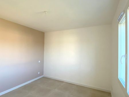 Location Maison 3 pièces 80m² THEZAN DES CORBIERES 11200 - Photo 3