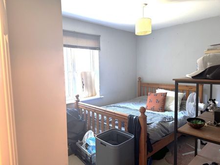 Farnburn Avenue, Slough, Berkshire,SL1 - Photo 2