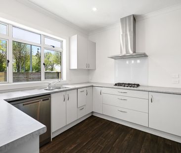 **Recently Renovated 3-Bedroom Home in Popular Hamilton East** Disc... - Photo 4
