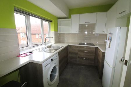 2 bedroom flat to rent - Photo 2