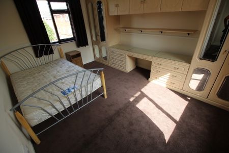 5 Bed Student Accommodation - Photo 5