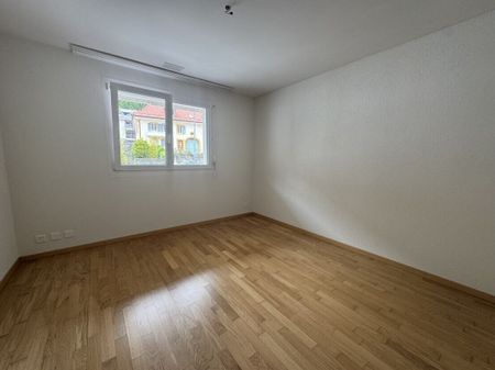 One month's net rent offered and a flat-rate contribution to moving costs - Photo 4