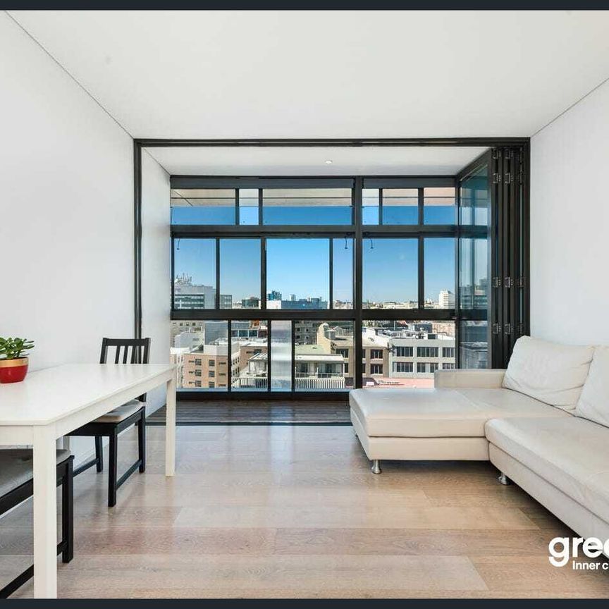 MODERN & GOOD VIEW FURNISHED ONE BEDROOM SUITE IN CENTRAL PARK - Photo 1