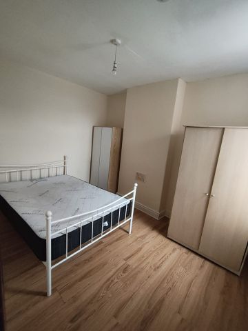 Room in a Shared House, Pascal St, M19 - Photo 2