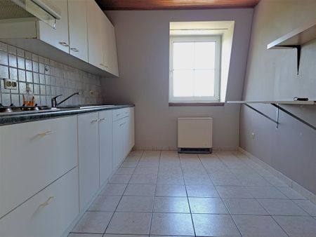 Appartement met 2 slaapkamers, in het rustige Eksaarde, met zicht op het dorpsplein. - Foto 2