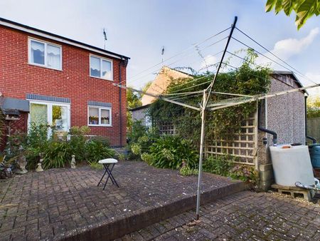 3 bedroom semi-detached house to rent - Photo 2