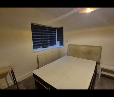 6 Bed Detached House, Hainault Road, E11 - Photo 4