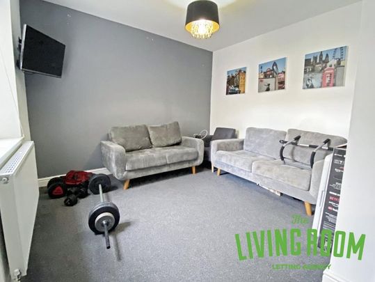 6 bedroom house to rent - Photo 1