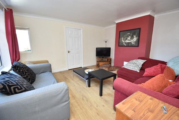 4 bedroom detached house to rent - Photo 1