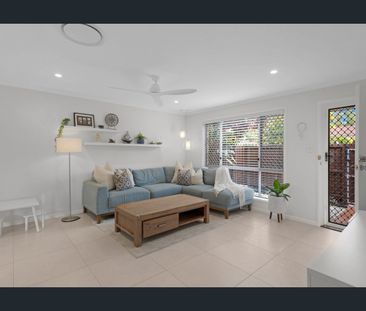 Stylish Renovated Townhouse in Prime Burleigh Waters Location - Photo 4
