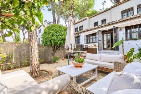 Alquiler de chalet pareado en Urbanización Los Pinos de Aloha - Photo 2