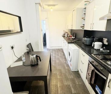 House share to rent - Photo 2