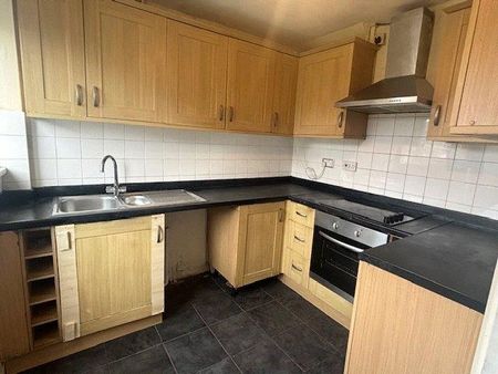 3 bedroom semi-detached house to rent - Photo 5