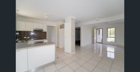 3 BEDROOMS TOWNHOUSE IN DURACK - Photo 2
